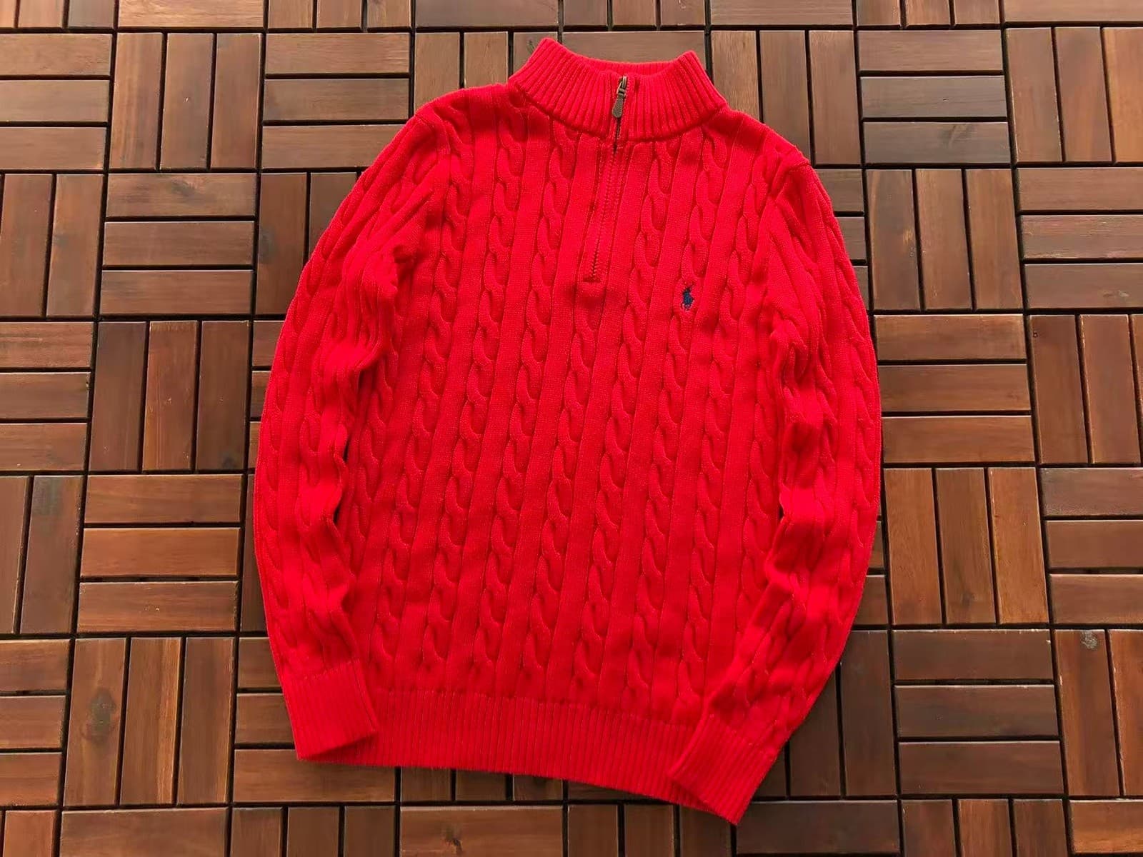 Red / navy logo
