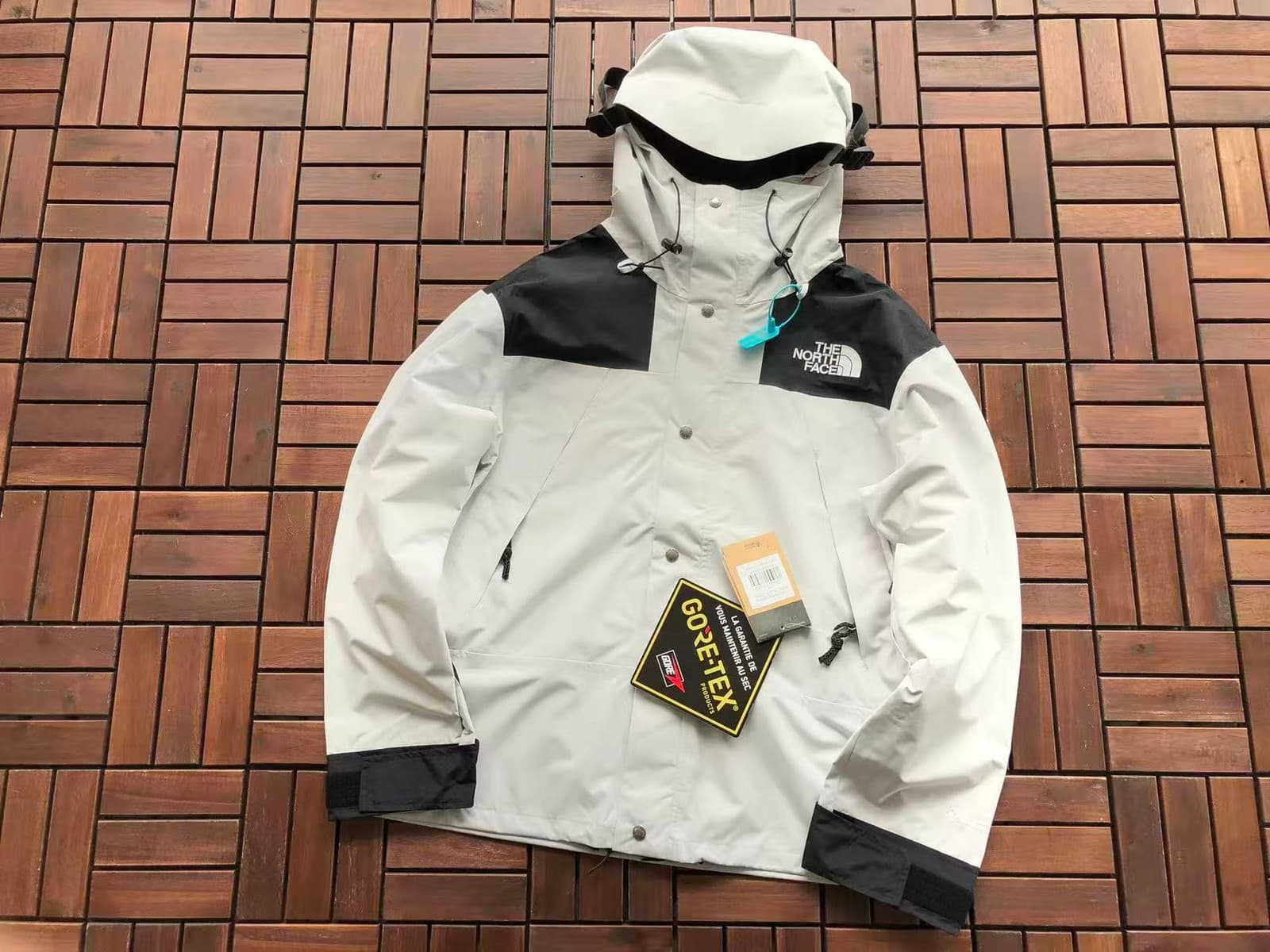 Off-white / black