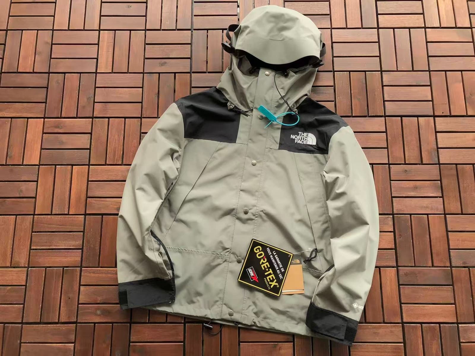 Light grey / black