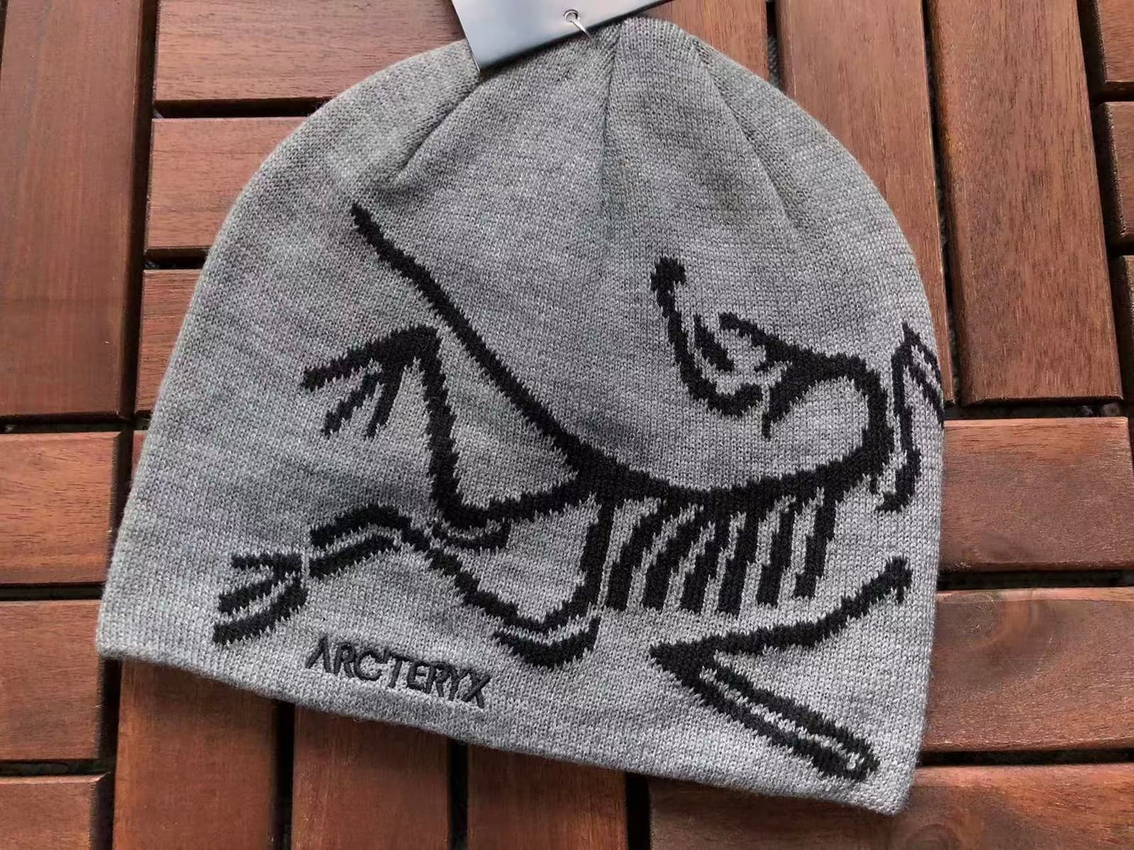 Light grey / black