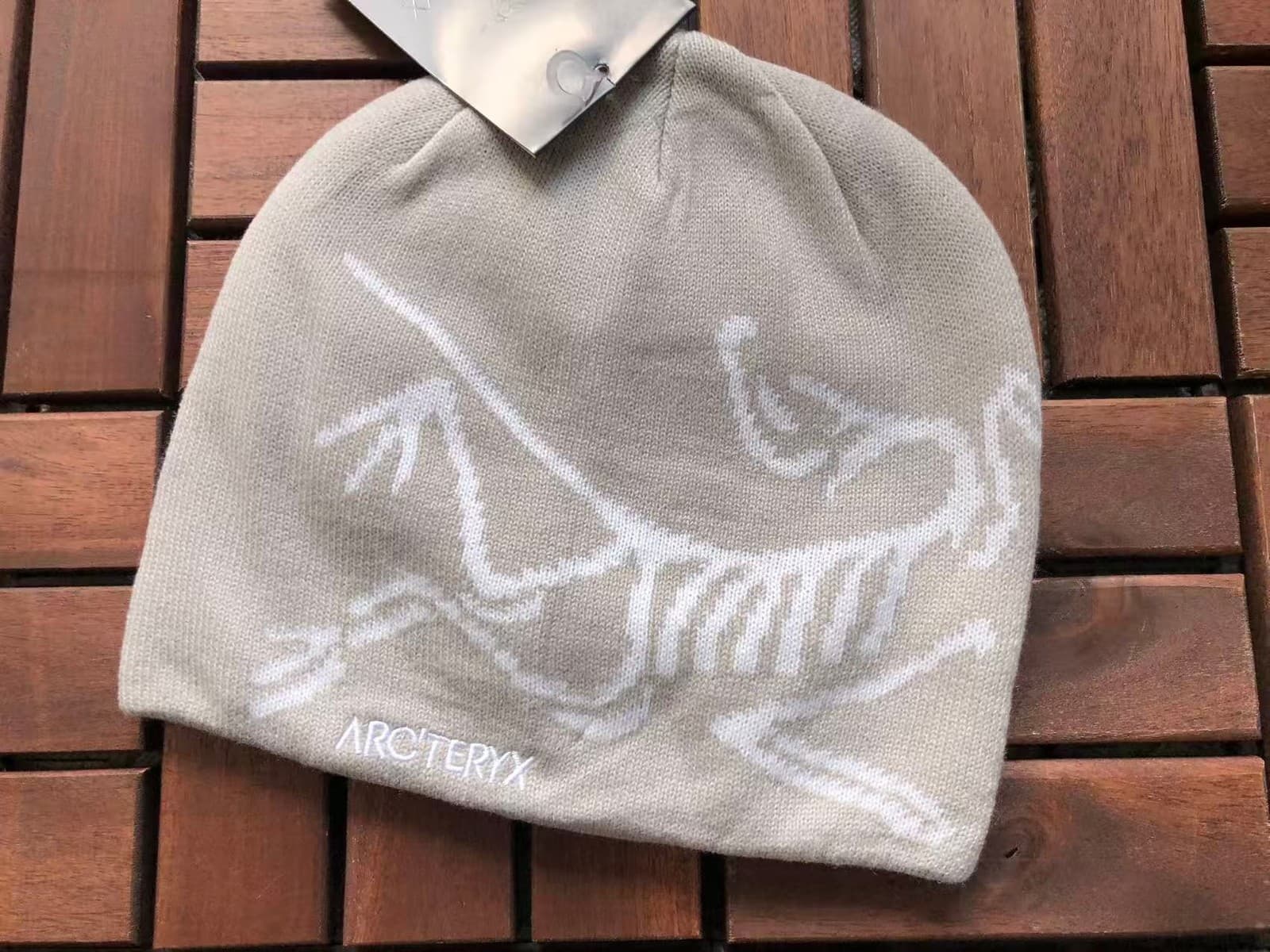 Light grey / white